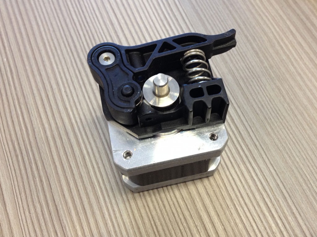 Stepper motor with spring-loaded arm
